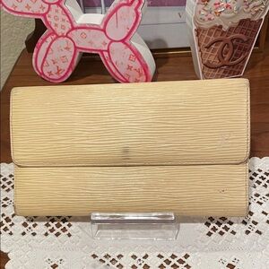 Louis Vuitton Vanilla EPI trifold